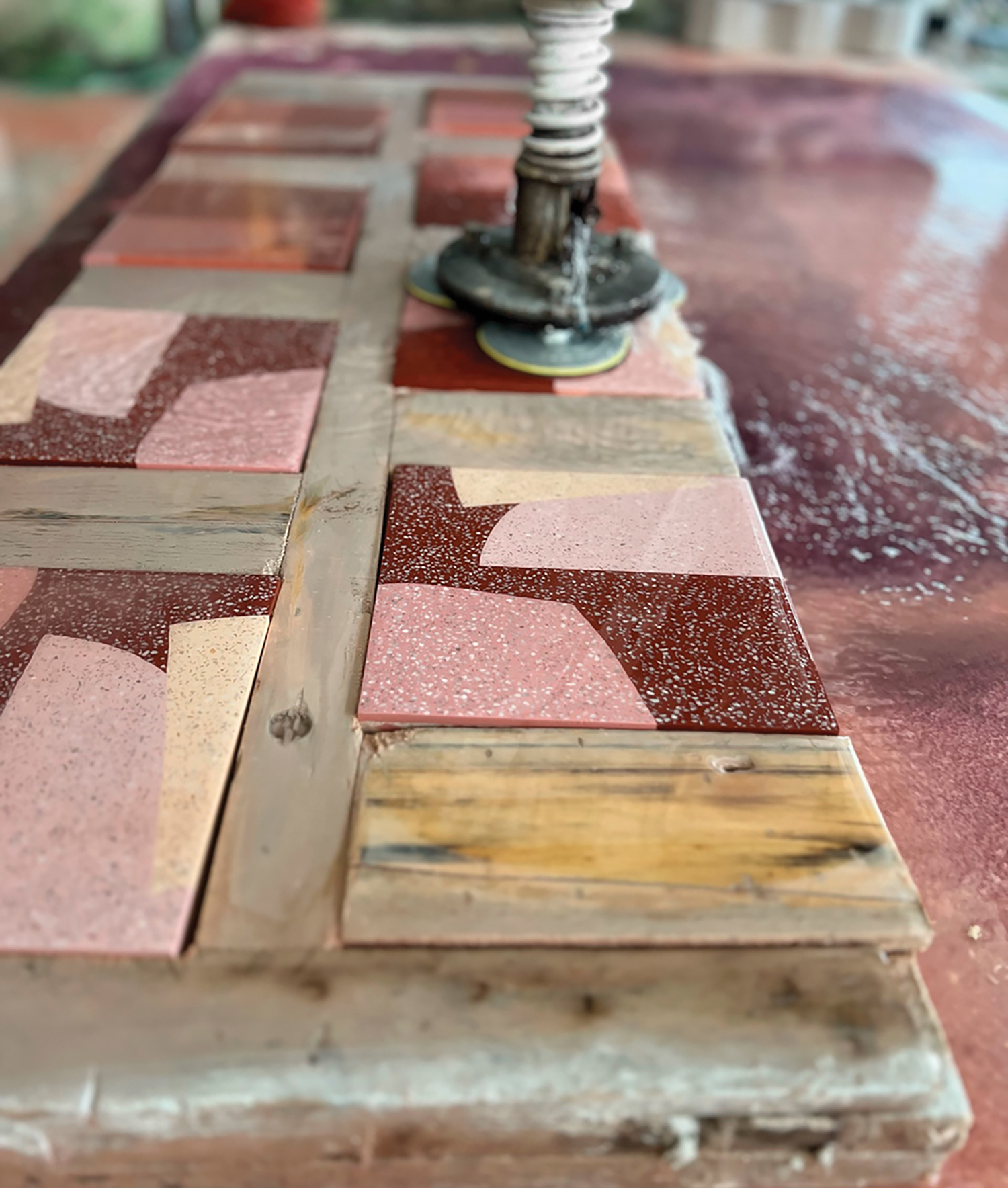 A table with a small driller and a piece of wood