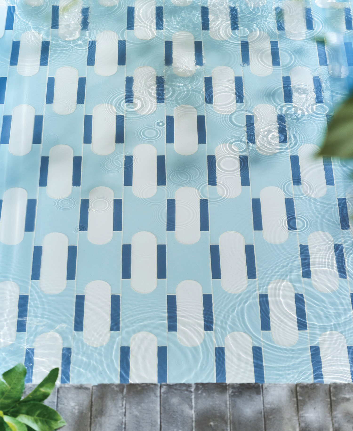 A pool with a blue and white tile pattern