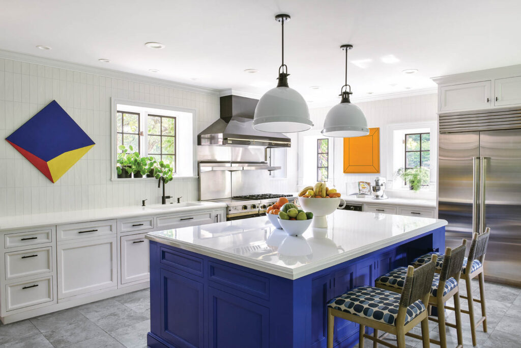 the kitchen island with two white pendant lamps above